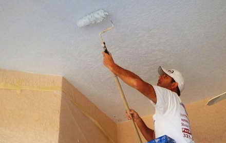 painting walls and ceilings in an apartment in Tenerife